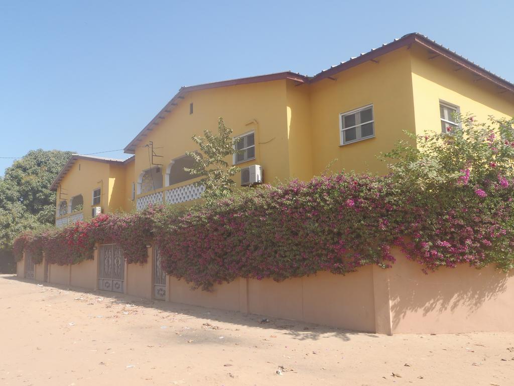 Sanchaba Yellow Apartments Kololi Exterior photo